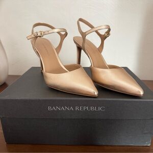 Banana Republic Women's Elegant Gold Heels
